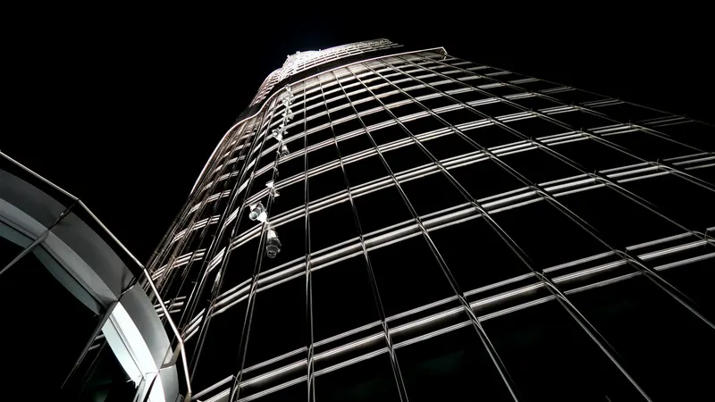 Dubai Marina mit Burj Khalifa
